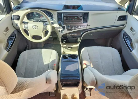 2014 Toyota Sienna Le z USA, uszkodzony, nr VIN 5TDKK3DC3ES456880